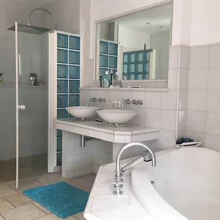 Schönste Lage am Rhein in unmittelbarer Stadtnähe, B&B-2